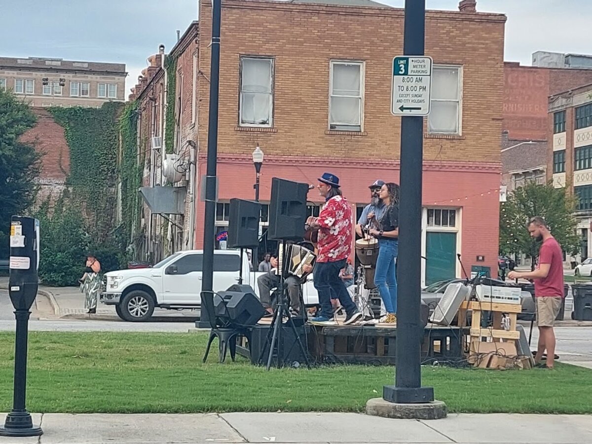 Scott Baston and Friends performed to delighted crowds at Gettin' Down in Downtown Macon last Tuesday (Photographer Nate Weeks)