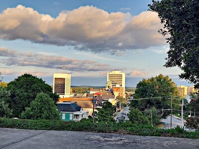 Weekday Adventures in the Heart of Georgia: Practice Yoga Under a Full Moon, Mingle with Singles, and More (6/1-6/4)